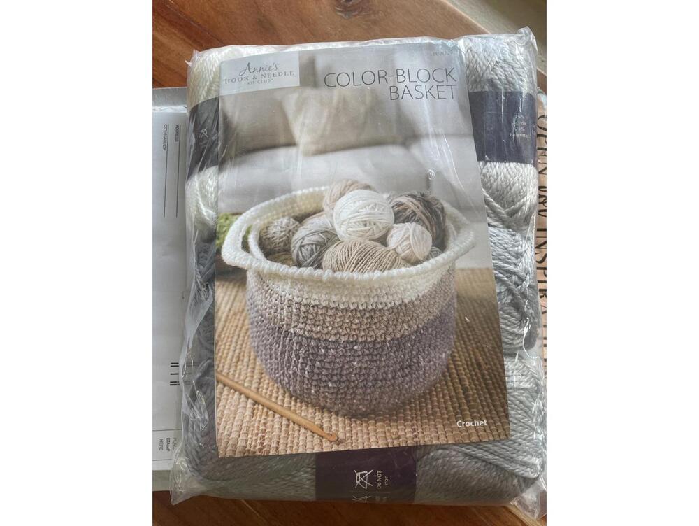 New Annie’s Hook and Needle Basket Kit Knit or Crotchet